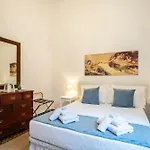 Terme Luxury In A 14th Century Palace *